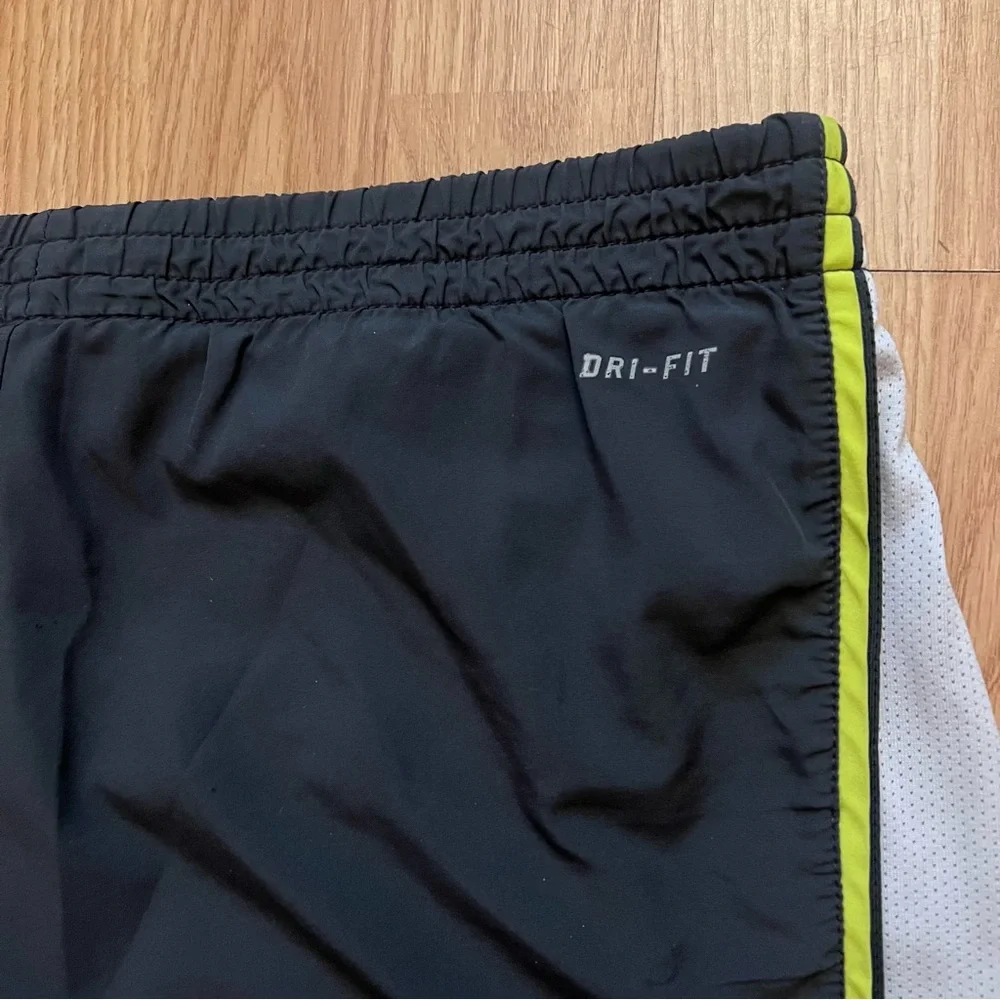 Nike Dri Fit Tempo Running Shorts Gray Neon Women’s Size Small Athletic‎ Lined